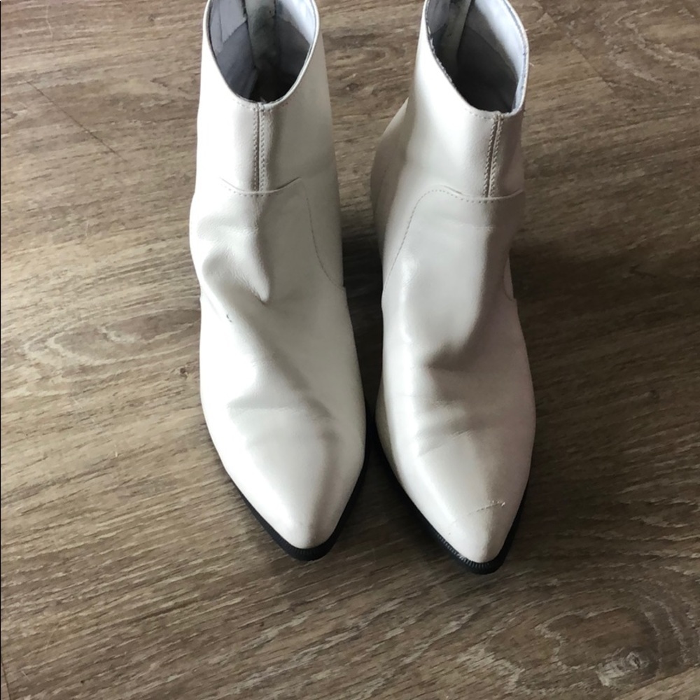 White short heel boots